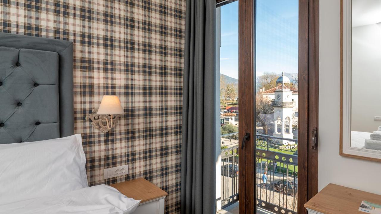 Brettania Hotel Ioánnina Exteriör bild