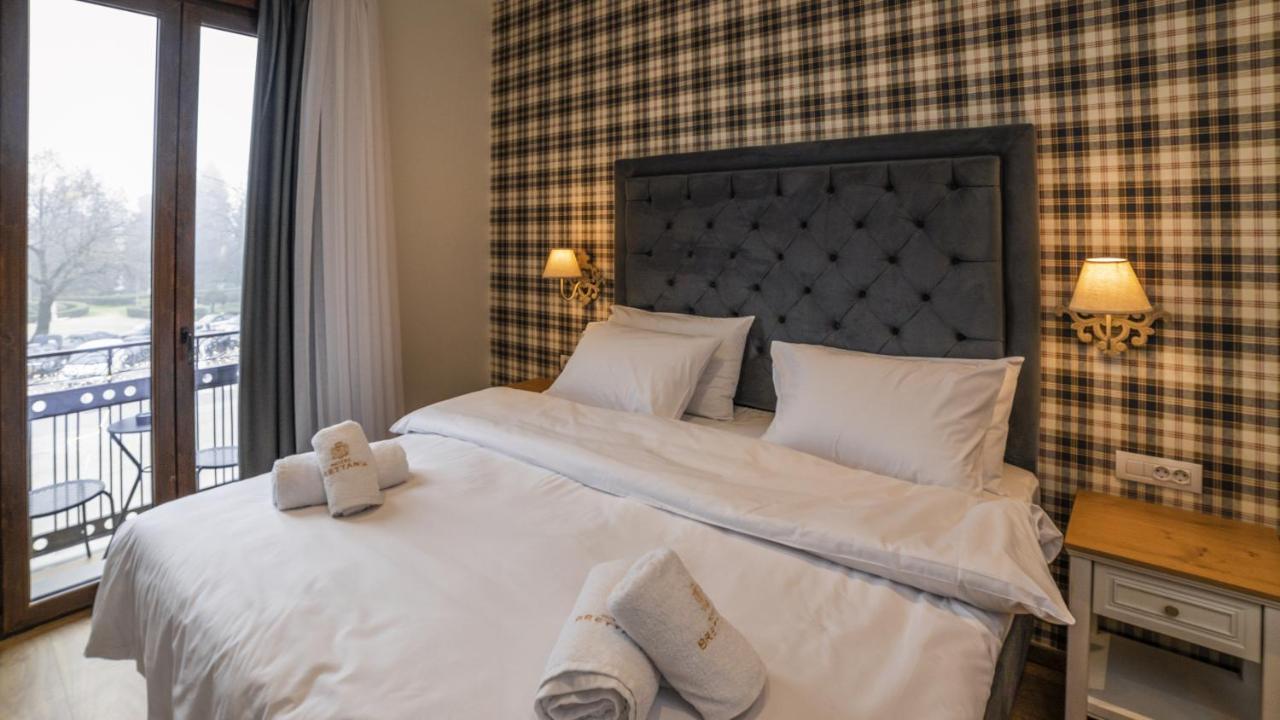 Brettania Hotel Ioánnina Exteriör bild
