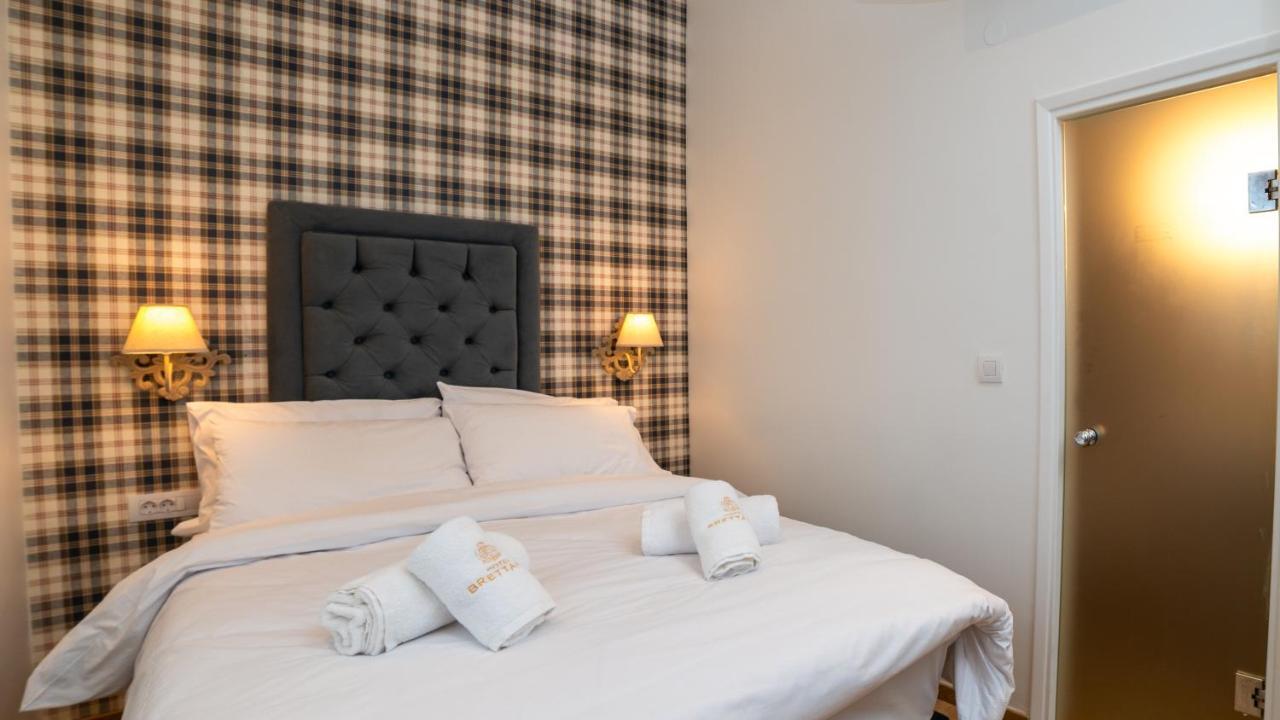 Brettania Hotel Ioánnina Exteriör bild